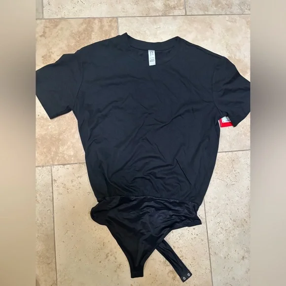 NWT Spanx t-shirt with bodysuit - Picture 1 of 2